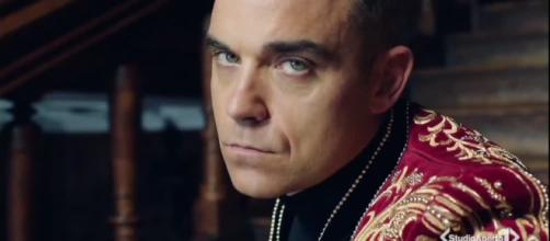 Video Studio Aperto: Robbie Williams bandito dalla Russia ... - mediaset.it