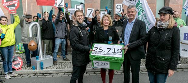 25.000 firmas contra minas nuevas. 25.000 firmas contra minas nuevas.