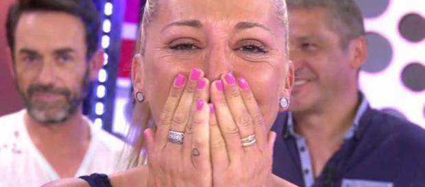 Belén Esteban y su lío con el micro abierto. Belén Esteban y su lío con el micro abierto.