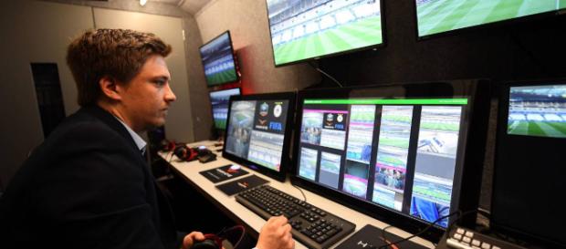 El sistema de videoarbitraje VAR para la revisión de jugadas El sistema de videoarbitraje VAR para la revisión de jugadas