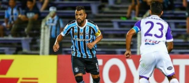 Grêmio vacilou no final contra o Defensor Grêmio vacilou no final contra o Defensor
