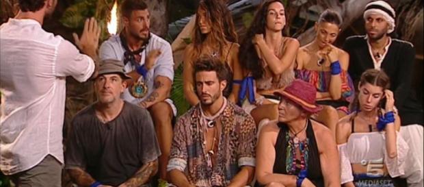 Isola dei famosi, speranza per due naufraghi eliminati? Isola dei famosi, speranza per due naufraghi eliminati?