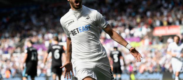 Llorente marco un hat- trick con los Spurs Llorente marco un hat- trick con los Spurs