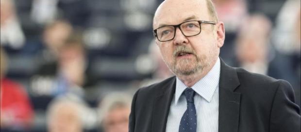 Prof. Legutko sprowadził eurokratów do parteru (foto: polityka.pl) Prof. Legutko sprowadził eurokratów do parteru (foto: polityka.pl)