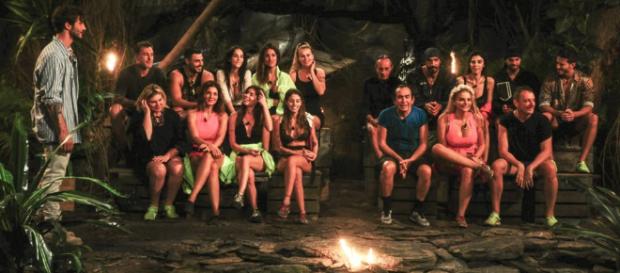 'Scandalo' all'Isola: passione nella notte tra due naufraghi già fidanzati 'Scandalo' all'Isola: passione nella notte tra due naufraghi già fidanzati