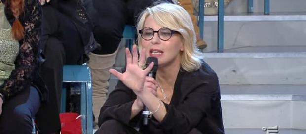 Uomini e Donne Over, pandemonio in studio Uomini e Donne Over, pandemonio in studio