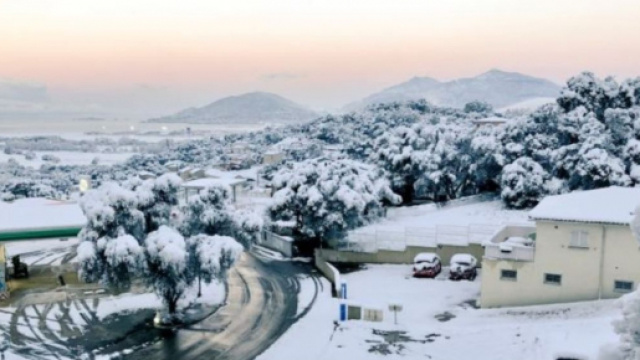 Chute de neige historique sur le littoral corse - Le Parisien - leparisien.fr