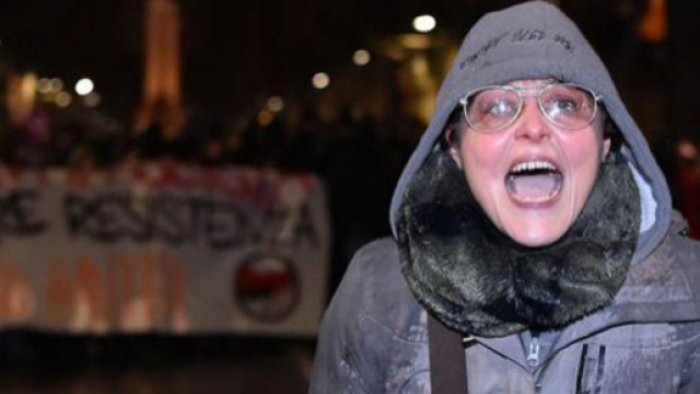 Insegnante augura morte a polizia e carabinieri, giusto ... - wired.it