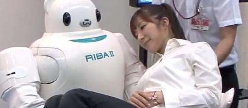 Robot RIBA, [image via ikinamo/YouTube/]