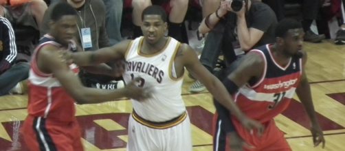 Cavs looking at three centers to sign to 10-day contracts [Image by Wikimedia Commons]