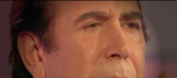 Giucas Casella ipnotizza Vladimir Luxuria a Domenica Live Giucas Casella ipnotizza Vladimir Luxuria a Domenica Live