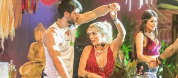 Globo surpreende, convida dupla e muda clima da festa do BBB neste sábado (10) Globo surpreende, convida dupla e muda clima da festa do BBB neste sábado (10)