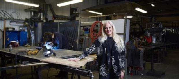 La empresa familiar está cambiando a la industria de la forja. La empresa familiar está cambiando a la industria de la forja.