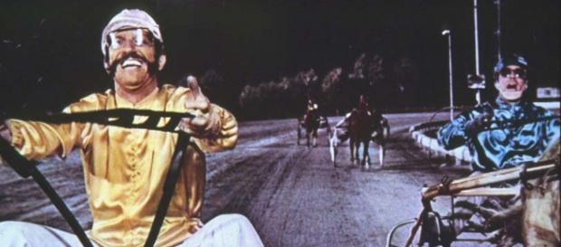 La scena del “sorpasso” tra Proietti e Montesano in “Febbre da Cavallo”, 1976 La scena del “sorpasso” tra Proietti e Montesano in “Febbre da Cavallo”, 1976