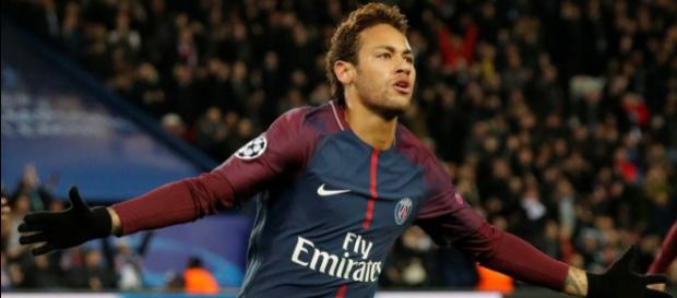 Neymar está no Brasil se recuperando de lesão Neymar está no Brasil se recuperando de lesão