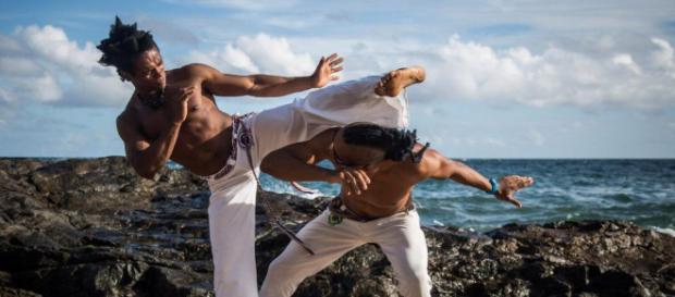 Recorrido histórico por la Capoeira ¿Arte marcial o danza? Recorrido histórico por la Capoeira ¿Arte marcial o danza?