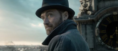 Jude Law shines in latest 'Fantastic Beasts: The Crimes of Grindelwald' trailer. - [image source: Warner Bros. Pictures / YouTube screenshot].