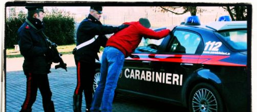 Soltanto l'intervento dei Carabinieri ha messo fine alla furia dei due.