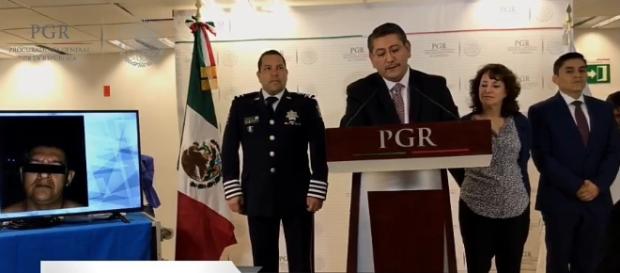 El fiscal especial del caso Iguala en conferencia de prensa El fiscal especial del caso Iguala en conferencia de prensa