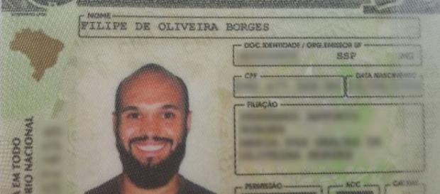 Homem aparece sorrindo em foto de CNH Homem aparece sorrindo em foto de CNH