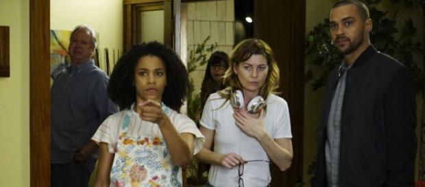 Kelly McCreary, Ellen Pompeo, Jesse Williams FONTE: The Holliwood Reporter Kelly McCreary, Ellen Pompeo, Jesse Williams FONTE: The Holliwood Reporter