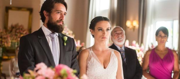 Renato (Rafael Cardoso) e Clara (Bianca Bin) na cena do casamento que não se realizará. Renato (Rafael Cardoso) e Clara (Bianca Bin) na cena do casamento que não se realizará.
