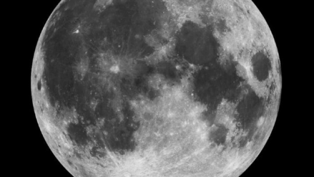 Alieni sulla Luna? Ecco il video dell'UFO