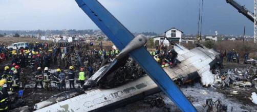Nepal, aereo sbanda e si schianta a Kathmandu: il racconto del testimone