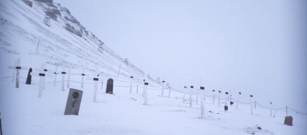 Il cimitero di Longyearbyen in Norvegia è inattivo da 70 anni. Qui è 'vietato' morire. Il cimitero di Longyearbyen in Norvegia è inattivo da 70 anni. Qui è 'vietato' morire.