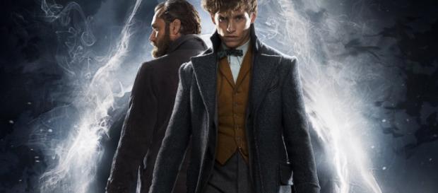 Jude Law(Silente) ed Eddie Redmayne(Scamander) nel nuovo film di J.K. Rowling, spin-off di Harry Potter. Jude Law(Silente) ed Eddie Redmayne(Scamander) nel nuovo film di J.K. Rowling, spin-off di Harry Potter.