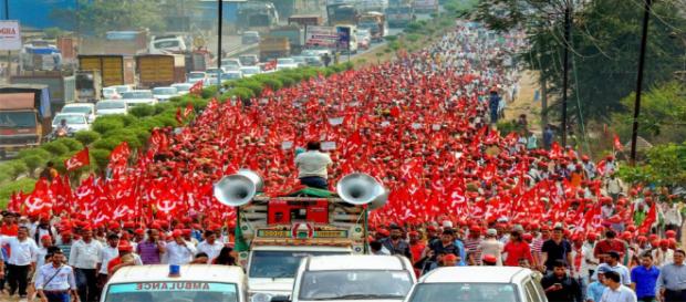 Maharashtra farmers’ march: (Image Credit: NDTV/Youtube) Maharashtra farmers’ march: (Image Credit: NDTV/Youtube)