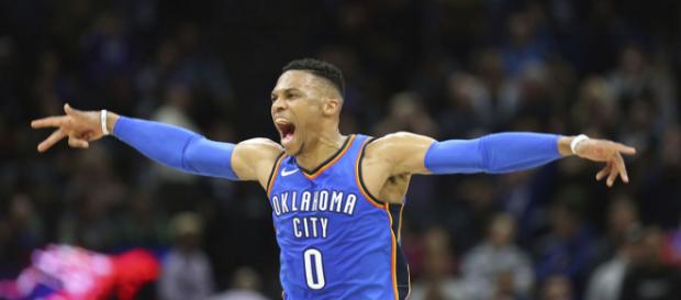 Russell Westbrook mantém sua regularidade e desequilibra de novo.(Steve Yeater/AP Photo) Russell Westbrook mantém sua regularidade e desequilibra de novo.(Steve Yeater/AP Photo)