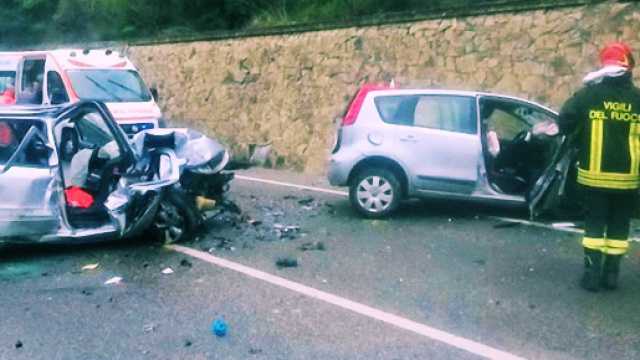 Sul luogo dell'incidente sono anche intervenuti i Vigili del Fuoco