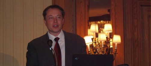 Elon Musk provides details on Falcon 9 and Dragon manned spacecraft at Mars Society Conference (Image credit – FlyingSinger, Wikimedia Commons)