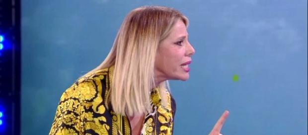 Alessia Marcuzzi furibonda contro Eva Henger Alessia Marcuzzi furibonda contro Eva Henger