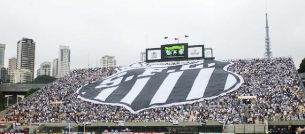 Torcida do Santos tem comparecido em peso ao Pacaembu Torcida do Santos tem comparecido em peso ao Pacaembu