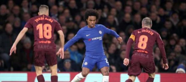 Willian contre Jordi Alba et Andres Iniesta. Willian contre Jordi Alba et Andres Iniesta.
