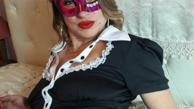 Diventa attrice amatoriale dopo essere stata licenziata come cameriera