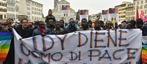 In diecimila a Firenze per ricordare Idy Diene, il senegalese ... - lastampa.it