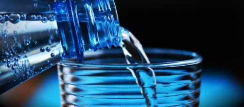 Microplastiche in bottiglie d'acqua : pericolo contaminazione