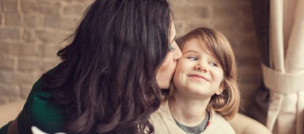 La maternidad es un viaje en el que cada madre puede elegir una ruta o camino diferente de cómo criar a su hijo La maternidad es un viaje en el que cada madre puede elegir una ruta o camino diferente de cómo criar a su hijo