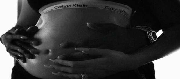 Le baby bump de Khloe Kardashian. Le baby bump de Khloe Kardashian.