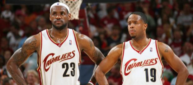 LeBron pokes fun at Damon Jones - (Image: Cavaliers/YouTube) LeBron pokes fun at Damon Jones - (Image: Cavaliers/YouTube)