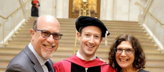 No importa quién da un discurso de graduación o dónde se imparte, cada discurso debe incluir ciertas cosas para que sea efectivo. No importa quién da un discurso de graduación o dónde se imparte, cada discurso debe incluir ciertas cosas para que sea efectivo.