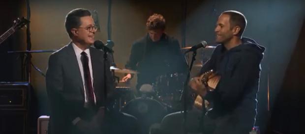Stephen Colbert sings with Jack Johnson and makes beautiful memories and music. Screenshot The Late Show/YouTube Stephen Colbert sings with Jack Johnson and makes beautiful memories and music. Screenshot The Late Show/YouTube
