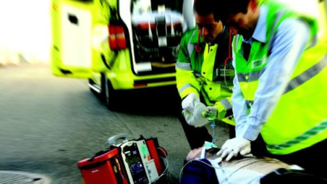 Defibrillatore, dal 1&deg; gennaio 2016 obbligo per le societ&agrave; ... - figc-sardegna.it