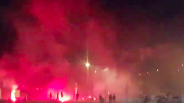 Des supporters de l'OL et de l'OM ont blessé policiers français et gardes basques (capture d'écran vidéo @siniecko)