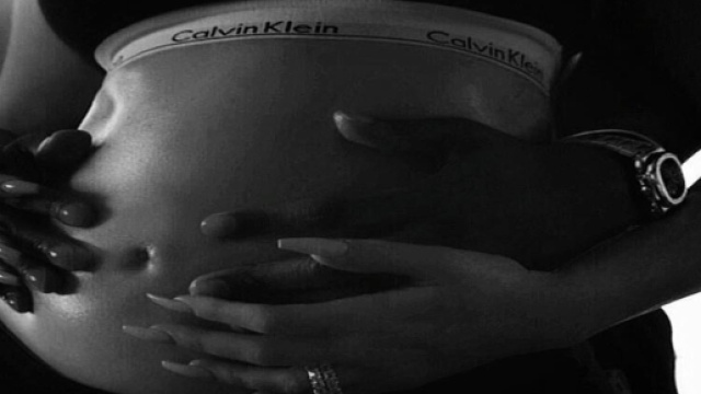 Le baby bump de Khloe Kardashian.