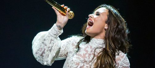 Demi Lovato is celebrating a lengthy sobriety. [Image source: Wikimedia Commons: Ralph Arvesen]