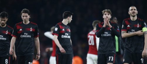 Il Milan esce dal campo dell'Emirates sconfitto - Foto di acmilan.com